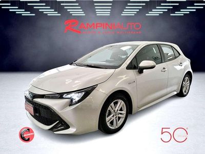 Usata Toyota Corolla 122 CV (89 kW) 2019 Argento Berlina