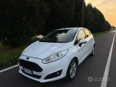Usata Ford Fiesta Titanium 75 CV (55 kW) 2016 Bianco Utilitaria