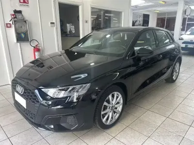 Usata Audi A3 Business 116 CV (85 kW) 2022 Nero metallizzato Berlina