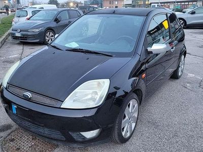 Usata Ford Fiesta Ghia 75 CV (55 kW) 2004 Nero Utilitaria