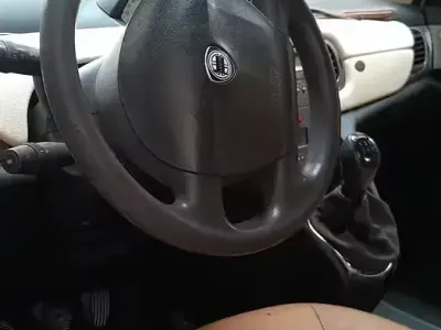 Usata Lancia Ypsilon 69 CV (50 kW) 2004 Giallo Utilitaria