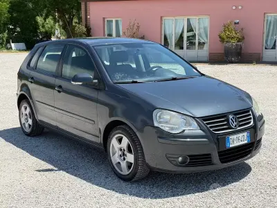 Usata VW Polo Sportline 69 CV (50 kW) 2007 Grigio Utilitaria