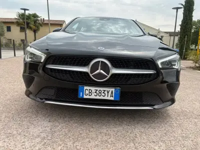 Usata Mercedes CLA200 150 CV (110 kW) 2020 Nero Station wagon