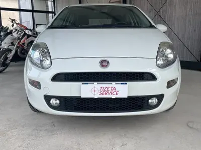 Usata Fiat Punto Lounge 69 CV (50 kW) 2016 Bianco Utilitaria