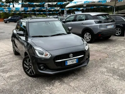 Usado Suzuki Swift 83 CV (61 kW) 2021 Gris Utilitario