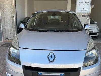 Usata Renault Scénic III Dynamique 130 CV (95 kW) 2010 Grigio Monovolume