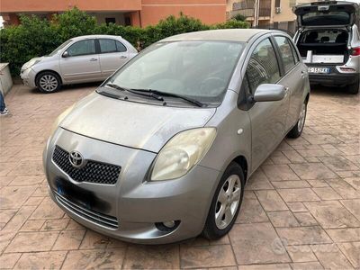 usata Toyota Yaris 1.0i 16V cat 5 porte