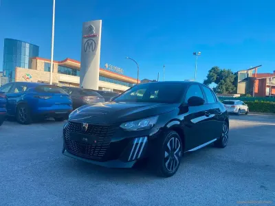 Usata Peugeot 208 Active 102 CV (75 kW) 2024 Nero Utilitaria