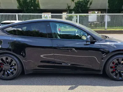 Usata Tesla Model Y Performance 155 kW (211 CV) 2023 Nero SUV