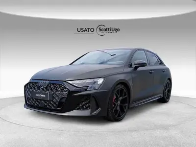 Usata Audi RS3 Sportback Comfort 400 CV (294 kW) 2025 Nero mythos metallizzato Utilitaria