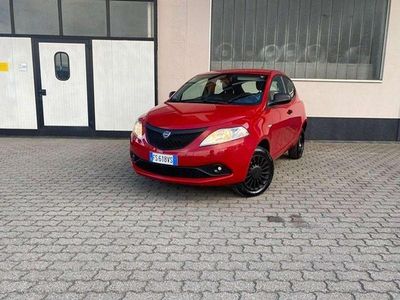 Usado Lancia Ypsilon 71 HP (52 kW) 2018 Vermelho Citadino