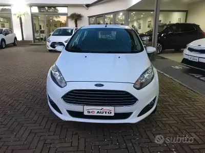 Begagnad Ford Fiesta Business Edition 97 HK (71 kW) 2013 Vit Sedan
