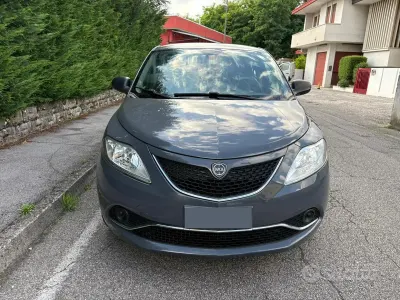 Usata Lancia Ypsilon Gold 69 CV (50 kW) 2015 Grigio Utilitaria