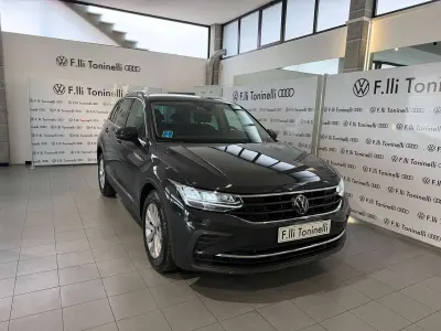 Usata VW Tiguan Life 150 CV (110 kW) 2024 Grigio SUV
