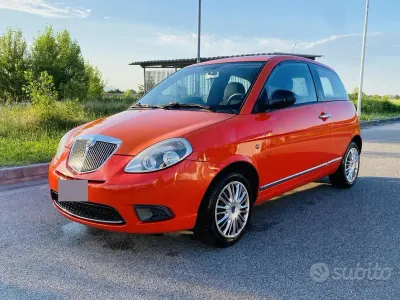 Usata Lancia Ypsilon 69 CV (50 kW) 2011 Arancione Utilitaria