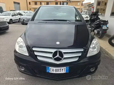 Usata Mercedes B180 Chrome 109 CV (80 kW) 2011 Nero Monovolume