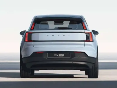 Nuova Volvo EX30 Plus 75 kW (102 CV) 2026 Argento SUV