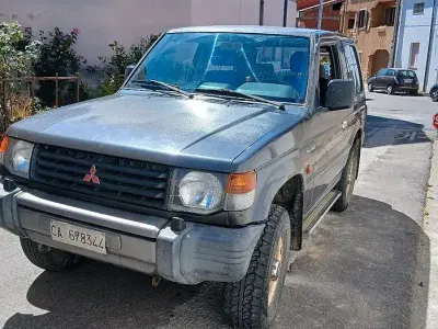 Usata Mitsubishi Pajero 100 CV (73 kW) 1991 Grigio SUV