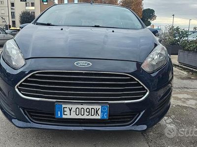 Usata Ford Fiesta 60 CV (44 kW) 2015 Blu Berlina