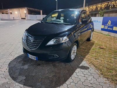 Usata Lancia Ypsilon 60 CV (44 kW) 2015 Nero Utilitaria
