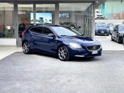 Usata Volvo V40 115 CV (84 kW) 2015 Blu Berlina