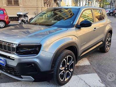 Begagnad Jeep Avenger Summit 101 HK (74 kW) 2025 Grå SUV