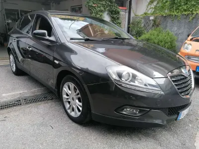 Usata Lancia Delta 120 CV (88 kW) 2011 Grigio Utilitaria