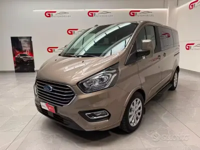 Usata Ford Tourneo Custom Titanium 185 CV (136 kW) 2022 Grigio Furgone