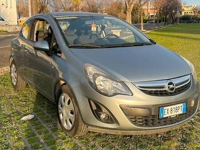 Usata Opel Corsa 65 CV (47 kW) 2013 Argento Utilitaria