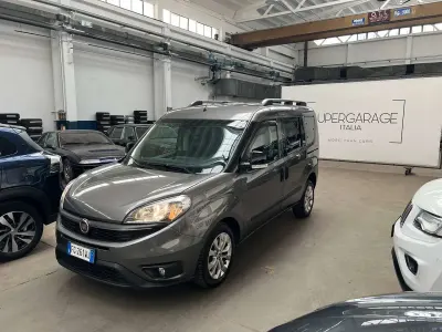 Usata Fiat Doblò Lounge 120 CV (88 kW) 2016 Grigio Monovolume