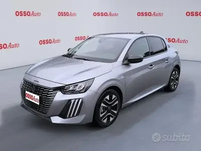 Usata Peugeot 208 Allure 101 CV (74 kW) 2025 Grigio Utilitaria