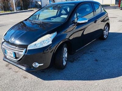 Usata Peugeot 208 Active 82 CV (60 kW) 2013 Nero Utilitaria