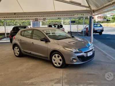 Usata Renault Mégane III 110 CV (80 kW) 2011 Grigio Utilitaria