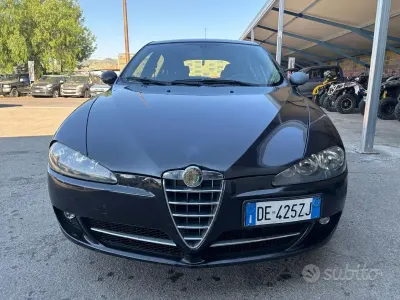Usata Alfa Romeo 147 Exclusive 120 CV (88 kW) 2007 Nero Utilitaria