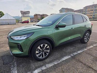 Usata Ford Kuga Titanium 243 CV (178 kW) 2024 Verde SUV