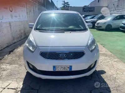 Usata Kia Venga EX 90 CV (66 kW) 2010 Bianco Utilitaria