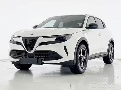 Nuova Alfa Romeo Junior Edizione Speciale 145 CV (106 kW) 2025 Nero SUV