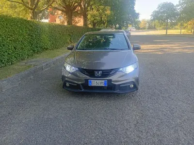 Usata Honda Civic 99 CV (72 kW) 2014 Marrone Berlina