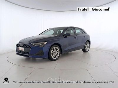 Usata Audi A3 Ambiente 150 CV (110 kW) 2024 Blu navarra metallizzato Berlina