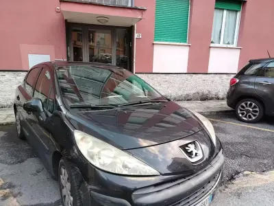 Usata Peugeot 207 90 CV (66 kW) 2008 Nero Berlina