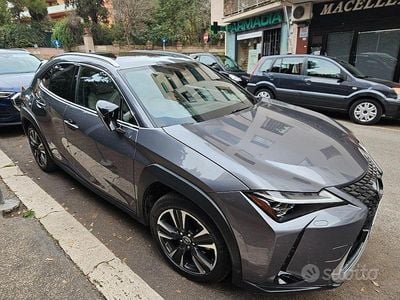 Usata Lexus UX Business Edition 152 CV (111 kW) 2019 Grigio SUV