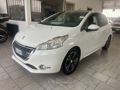 Usata Peugeot 208 Active 82 CV (60 kW) 2012 Bianco Utilitaria