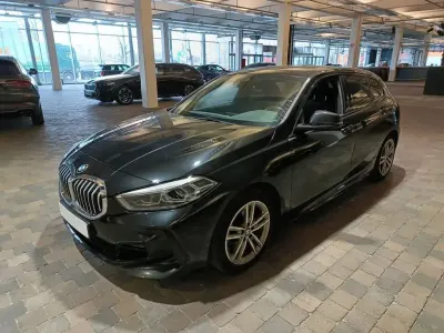 Usado BMW 118 M Sport 136 CV (100 kW) 2022 Negro Utilitario