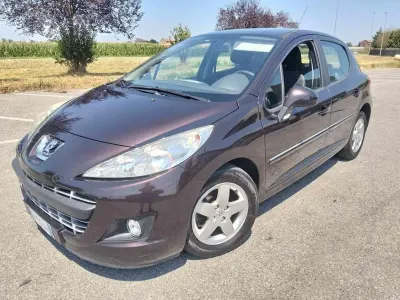 Usata Peugeot 207 Active 95 CV (69 kW) 2011 Marrone Berlina