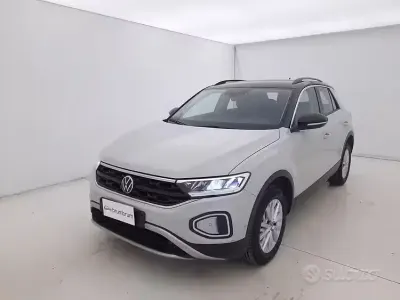 Usata VW T-Roc Life 110 CV (80 kW) 2023 Grigio SUV