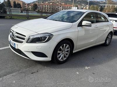 Usata Mercedes A180 Business 108 CV (79 kW) 2016 Bianco Berlina