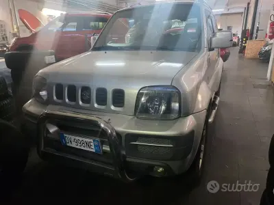 Usata Suzuki Jimny 82 CV (60 kW) 2009 Grigio SUV