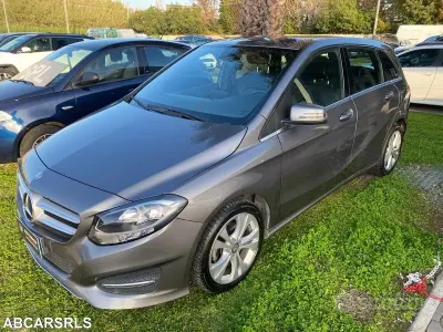 Usata Mercedes B180 Premium 110 CV (80 kW) 2016 Gray Monovolume