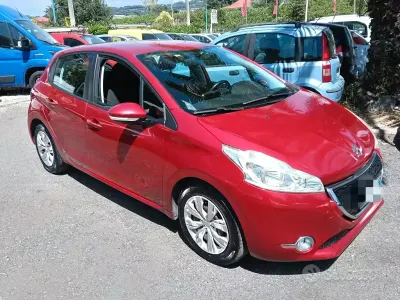 Usata Peugeot 208 92 CV (67 kW) 2013 Rosso Utilitaria