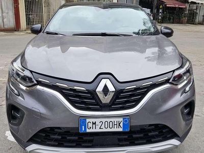 Usata Renault Captur RS Line 101 CV (74 kW) 2023 Grigio SUV